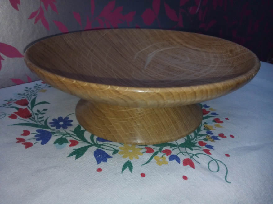 I think this platter type bowl is Holm Oak (Quercus ilex), but not 100%