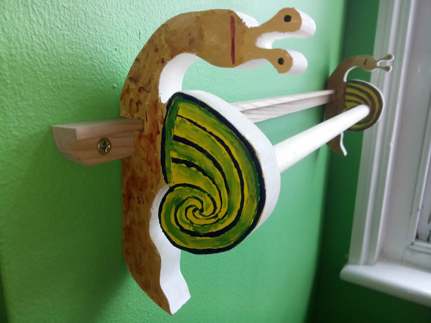 I was told to make a clothes rail for my son to hang his pyjamas up in his room. Somehow I got snail-inspired;-)